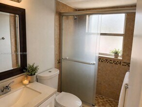 9956 Twin Lakes Dr in Coral Springs, FL - Building Photo - Building Photo