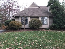 11 Ridgeview Cir in Charlottesville, VA - Building Photo