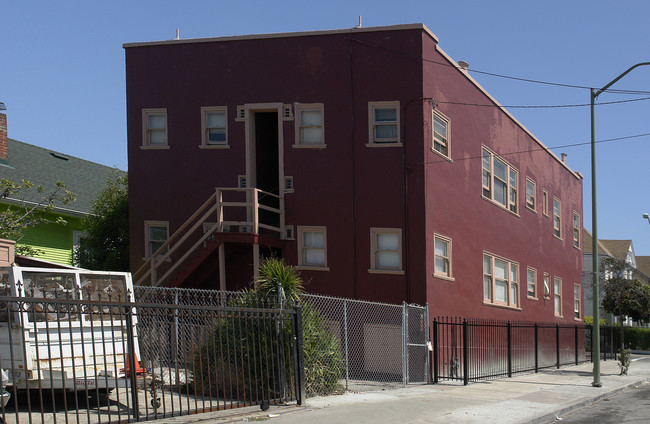 847 E 18th St in Oakland, CA - Building Photo - Building Photo