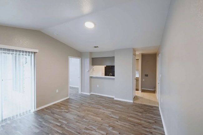 390 Shady Ln Dr in Fort Worth, TX - Building Photo - Building Photo
