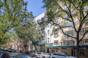 2-25 W 84th St in New York, NY - Building Photo