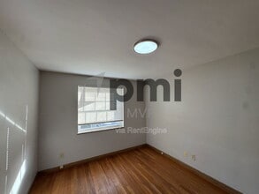 2135 Ridgeview Rd in Upper Arlington, OH - Building Photo - Building Photo