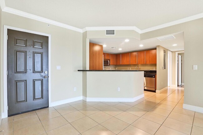 610 Clematis St, Unit 500 in West Palm Beach, FL - Building Photo - Building Photo
