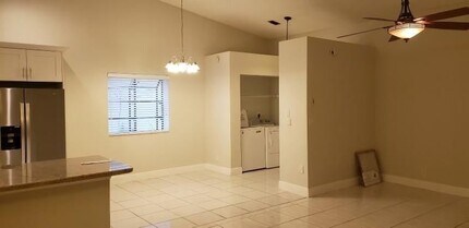 9555 NW 25th Ct in Coral Springs, FL - Foto de edificio - Building Photo