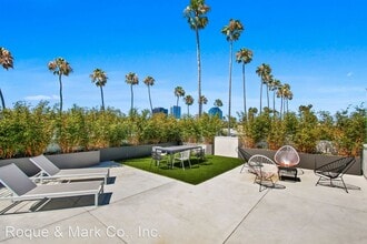 3008 Santa Monica Blvd in Santa Monica, CA - Building Photo - Building Photo