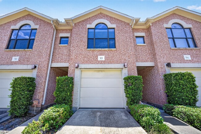 5941 S Loop E