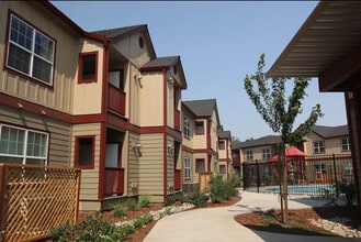 Chico Courtyards in Chico, CA - Building Photo - Building Photo