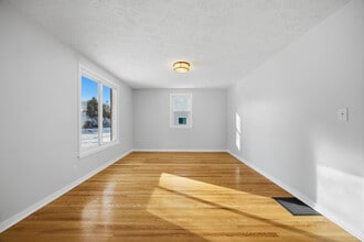 470 Falstaff Rd in Rochester, NY - Building Photo - Building Photo