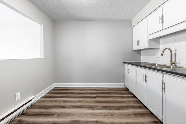 112 Breckenridge Drive in Kitchener, ON - Building Photo - Interior Photo