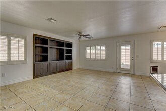 236 Fairway Woods Dr in Las Vegas, NV - Building Photo - Building Photo