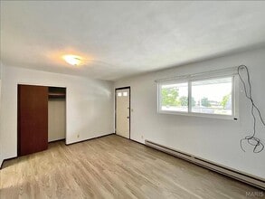 106 S High St in Shiloh, IL - Building Photo - Building Photo