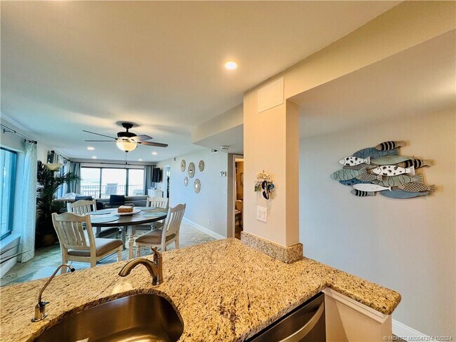 10310 S Ocean Dr in Jensen Beach, FL - Building Photo - Building Photo