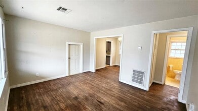 2029 Brighton Ave in The Village, OK - Building Photo - Building Photo