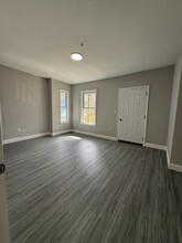 40 Fowler St, Unit 1 in Boston, MA - Foto de edificio - Building Photo