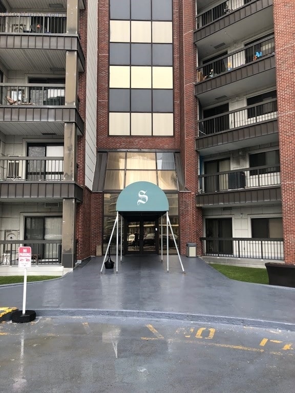 90 Quincy Shore Dr, Unit 319 in Quincy, MA - Building Photo - Building Photo