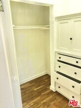 652 S Dunsmuir Ave-Unit -204 in Los Angeles, CA - Building Photo - Building Photo