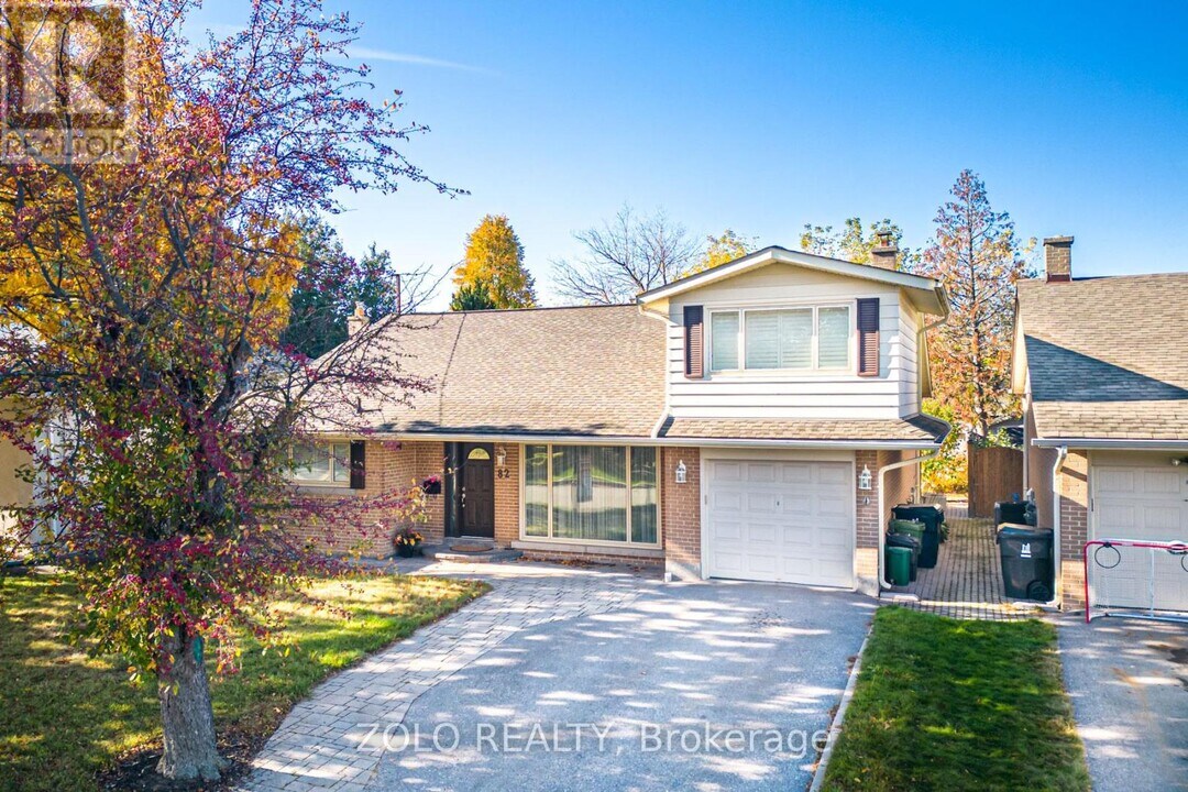 82 Riverhead Dr in Toronto, ON - Building Photo