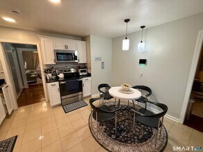 64 Hickory St in Bridgeport, CT - Building Photo - Building Photo