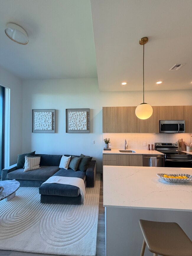 91 NW 26th St, Unit B11 in Miami, FL - Foto de edificio - Building Photo