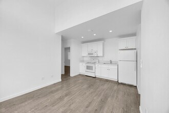 572 N Cambridge St in Orange, CA - Building Photo - Building Photo