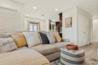 18606 SW 100th Ave in Cutler Bay, FL - Foto de edificio - Building Photo