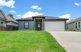 405 W Hull St in Denison, TX - Building Photo