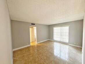4411 Treehouse Ln in Tamarac, FL - Building Photo - Building Photo