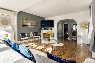 151-05 20th Rd in Queens, NY - Building Photo