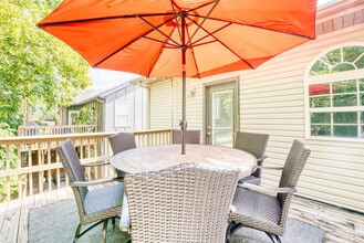 1517 NW Bell Royal Ct in Bentonville, AR - Foto de edificio - Building Photo