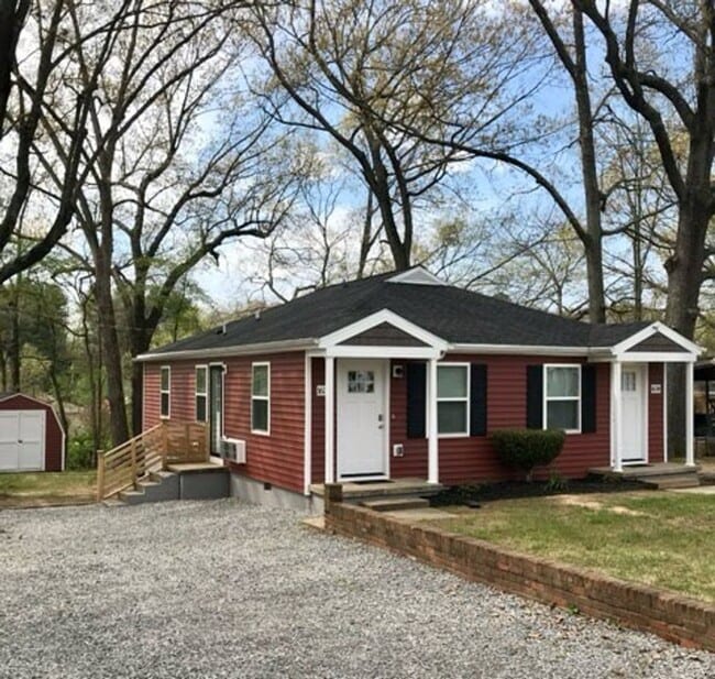 property at 1636 Vista Ln