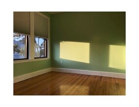 40 Rockview St, Unit 5 in Boston, MA - Foto de edificio - Building Photo