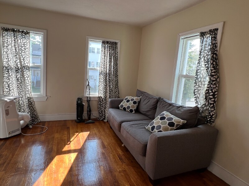 42 Houghton St in Worcester, MA - Building Photo