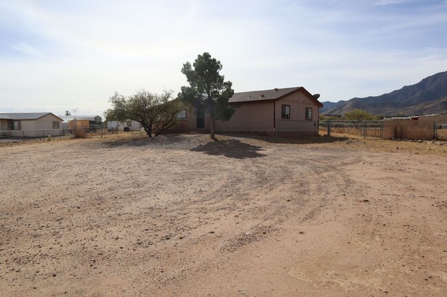 5404 E Calle De La Fresa in Hereford, AZ - Building Photo - Building Photo