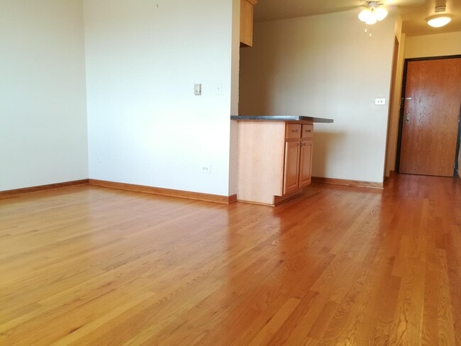 4600 N Cumberland Ave, Unit 505