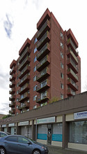 McIntosh Plaza in Maple Ridge, BC - Building Photo - Building Photo