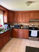 80 Lyman Rd in West Hartford, CT - Building Photo - Building Photo
