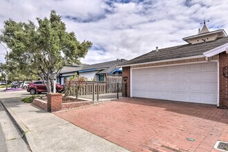 2606 Bayview Dr in Alameda, CA - Building Photo - Building Photo