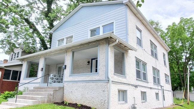 property at 917 E Bradbury Ave