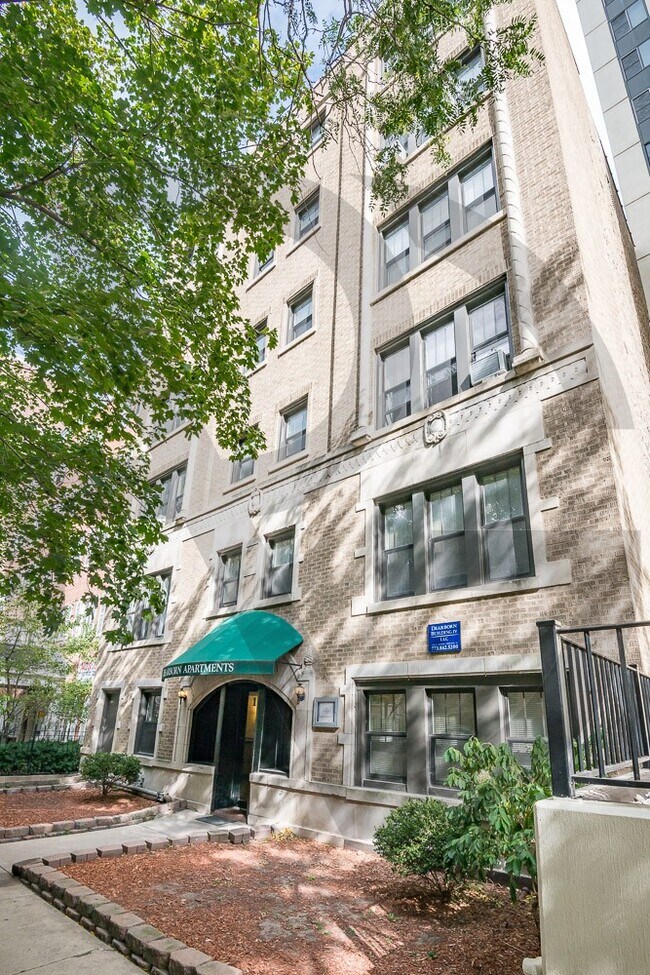 1335 N Dearborn St, Unit 607 in Chicago, IL - Foto de edificio - Building Photo