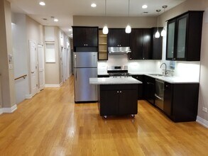 2334 W Taylor St-Unit -2 in Chicago, IL - Building Photo - Building Photo