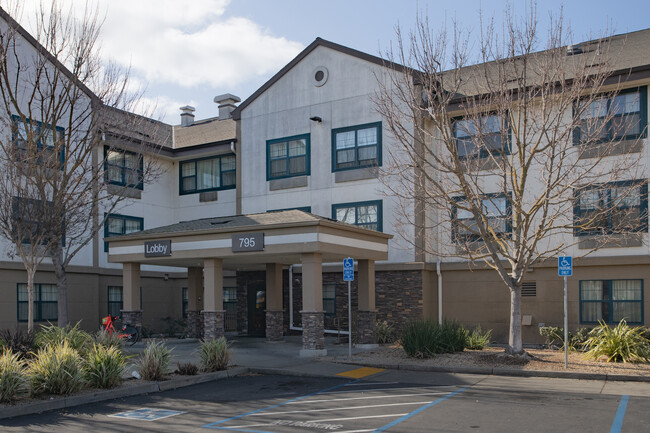 Furnished Studio - West Sacramento in West Sacramento, CA - Foto de edificio - Building Photo