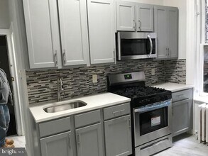 423 S 15th St in Philadelphia, PA - Building Photo - Building Photo