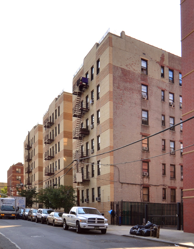 1405 College Ave in Bronx, NY - Foto de edificio - Building Photo