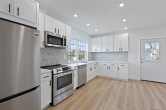9 Lagrange Ave in Arlington, NY - Building Photo - Building Photo