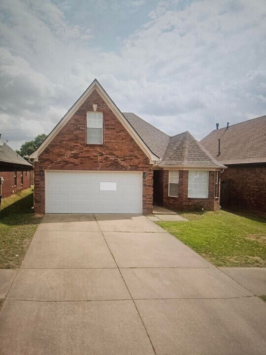9042 Savannah Ridge Dr in Olive Branch, MS - Building Photo