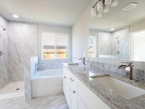 1032 Springview Ln in Mabank, TX - Foto de edificio - Building Photo