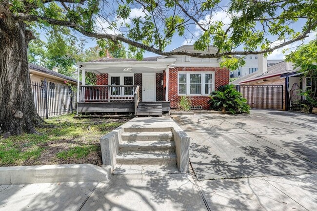 1236 W Gray St in Houston, TX - Building Photo - Building Photo