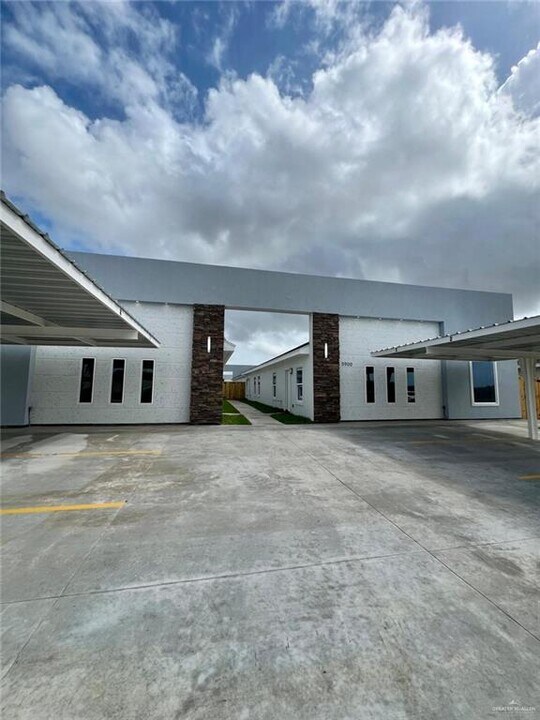 5900 Notre Dame Ave-Unit -4 in McAllen, TX - Building Photo