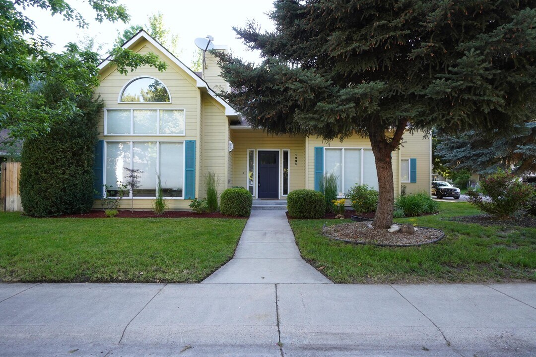 1394 E Holly St in Boise, ID - Building Photo