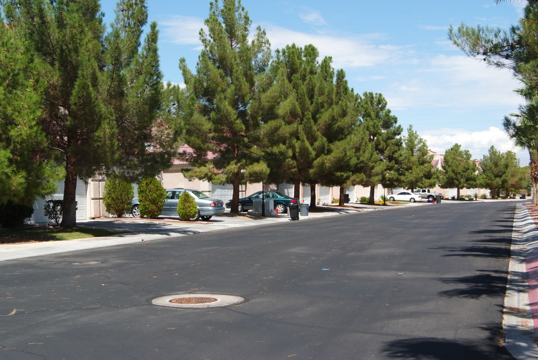 4404-4410 Tomer Ln in Las Vegas, NV - Building Photo